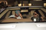 Saif Ali Khan,Kareena Kapoor return from Paris on 23rd Aug 2012 (42).JPG